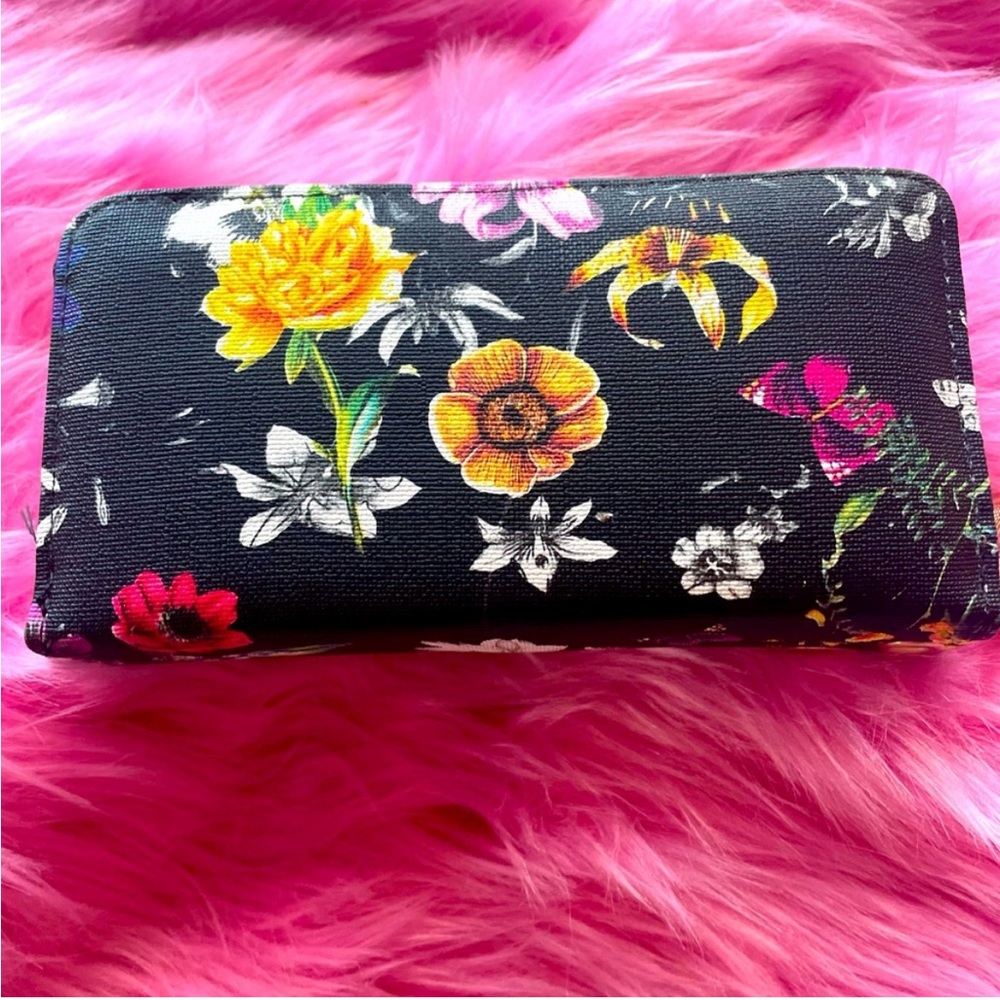 NWOT INSPIRED FASHION CLUTCH WALLET